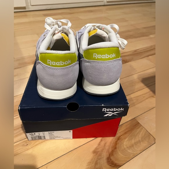 Reebok Classic - Picture 2 of 4